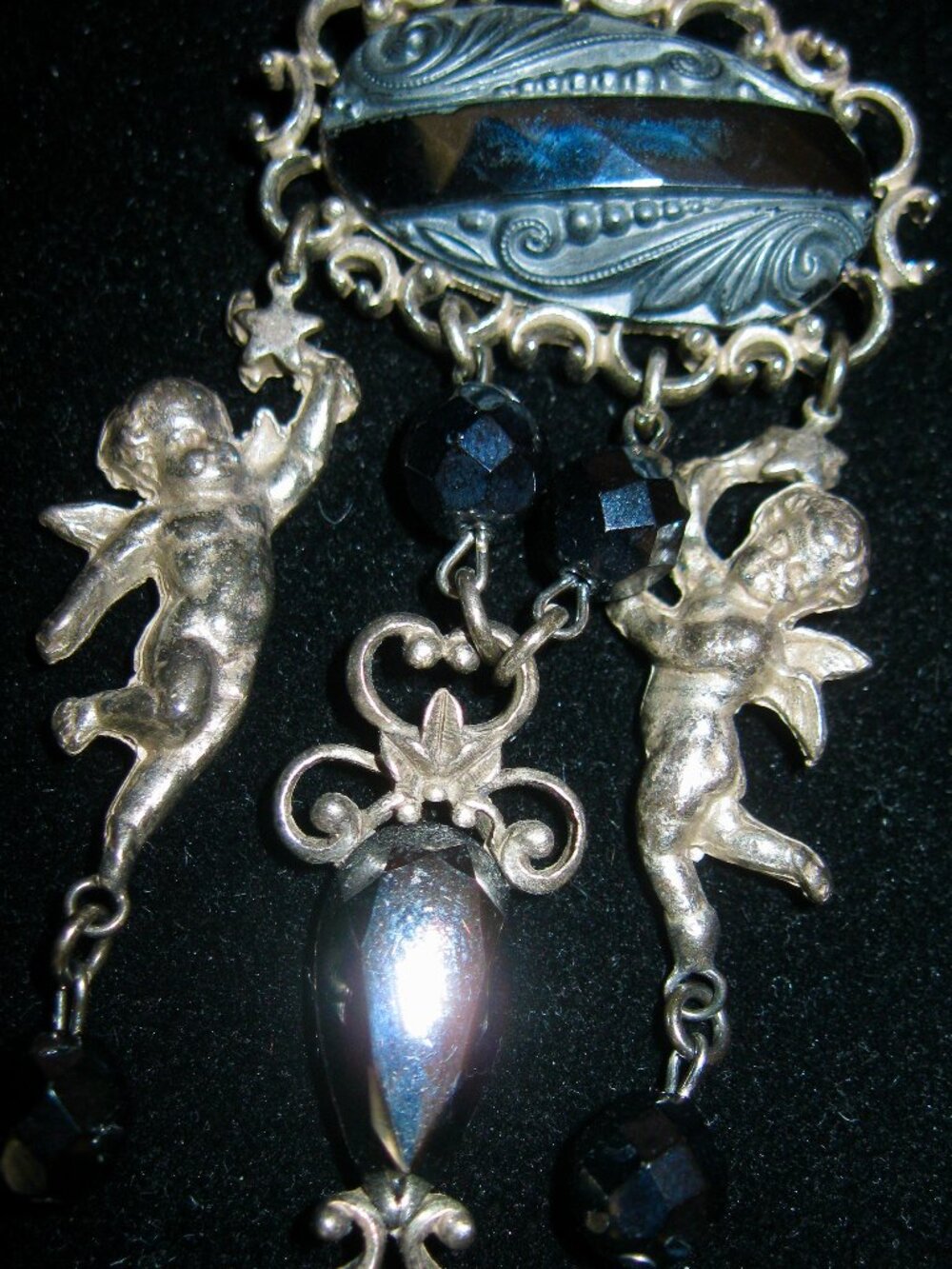 KIRKS FOLLY VINTAGE FROM 1980'S ONYX AND FAIRIES SIGNED 2 TIMES BROOCH, RARE